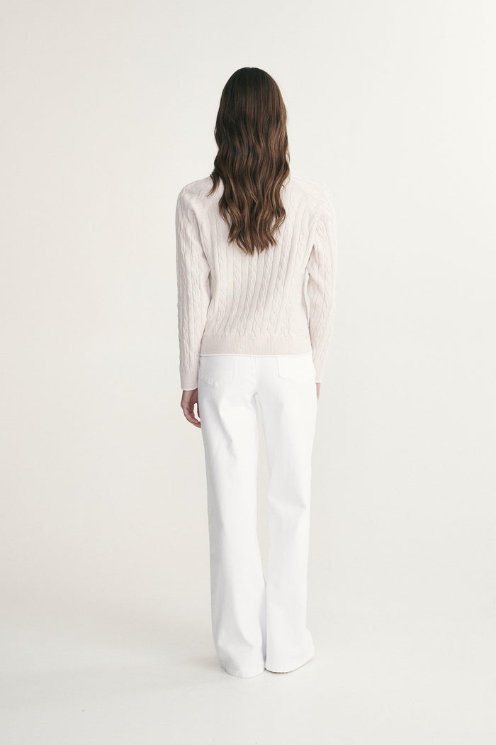 Crew neck cables sweater