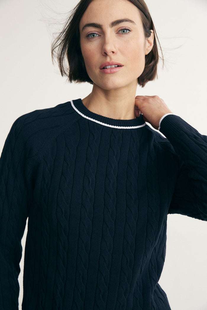 Crew neck cables sweater