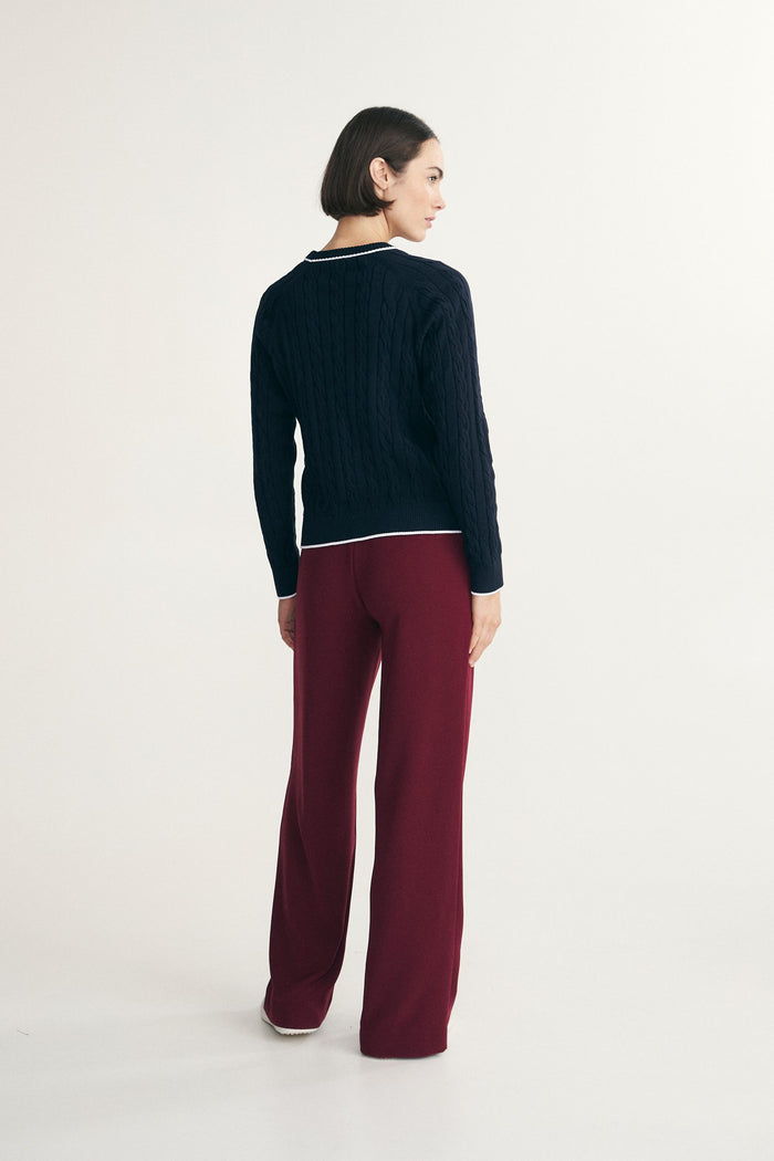 Crew neck cables sweater