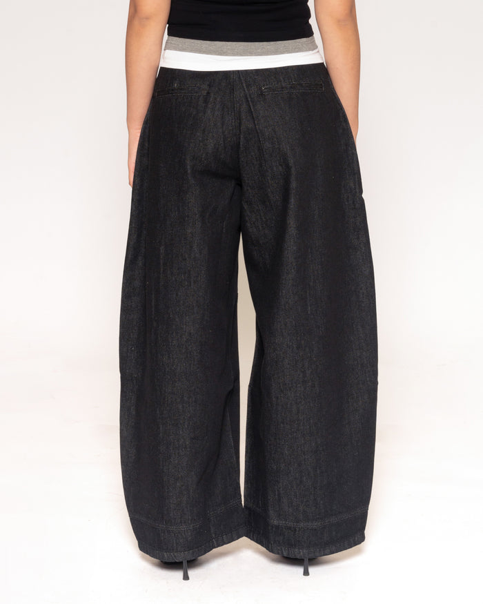 Curveball Barrel Jeans