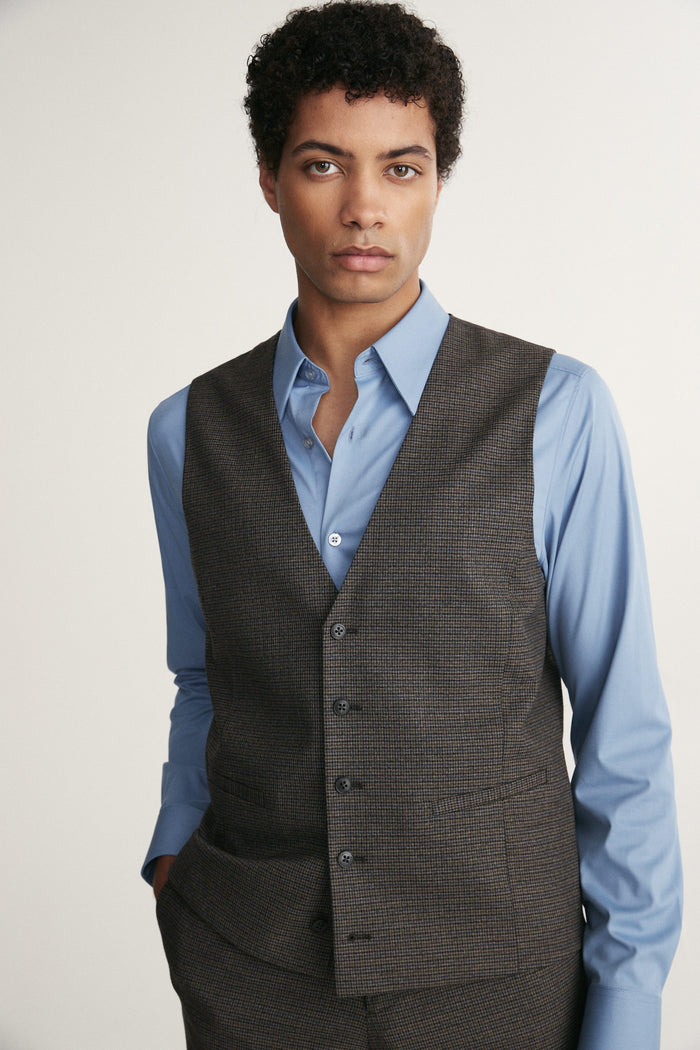 Fitted houndstooth vest