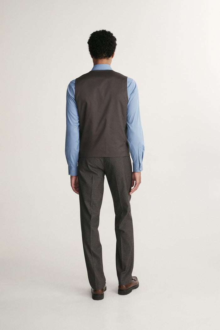 Fitted houndstooth vest