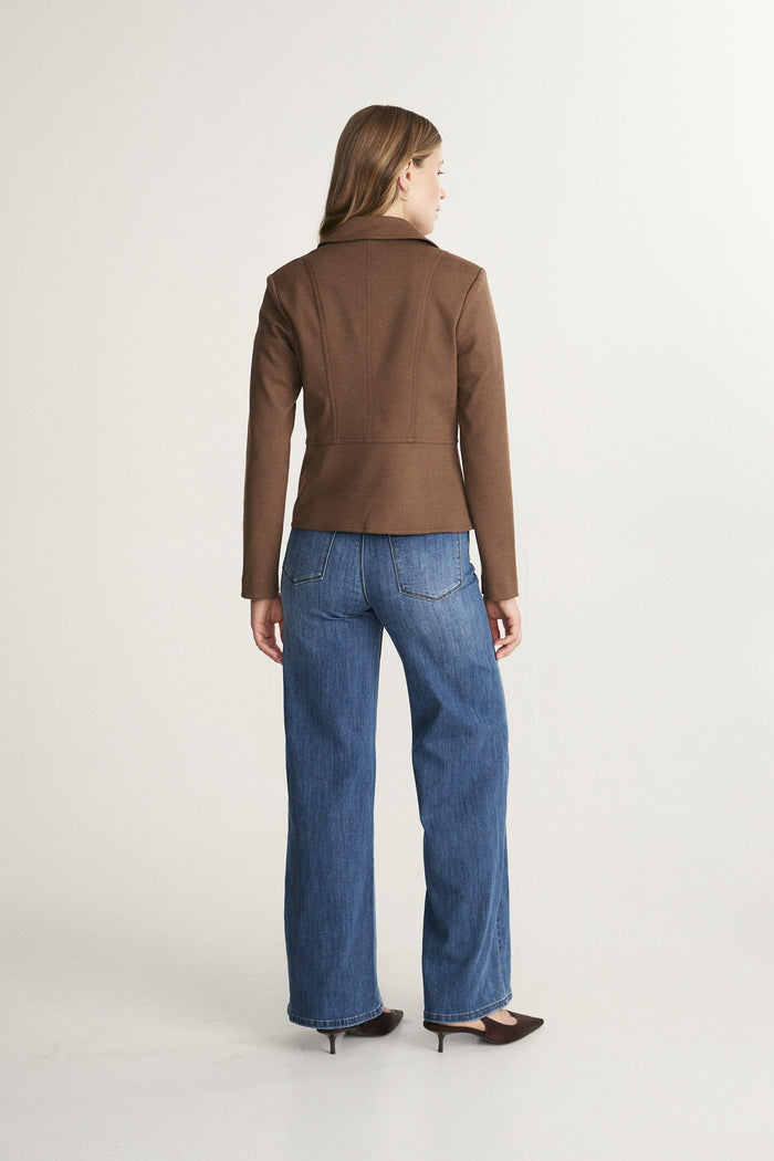 Fitted stretch jacket