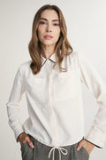 Fluid blouse with color accent