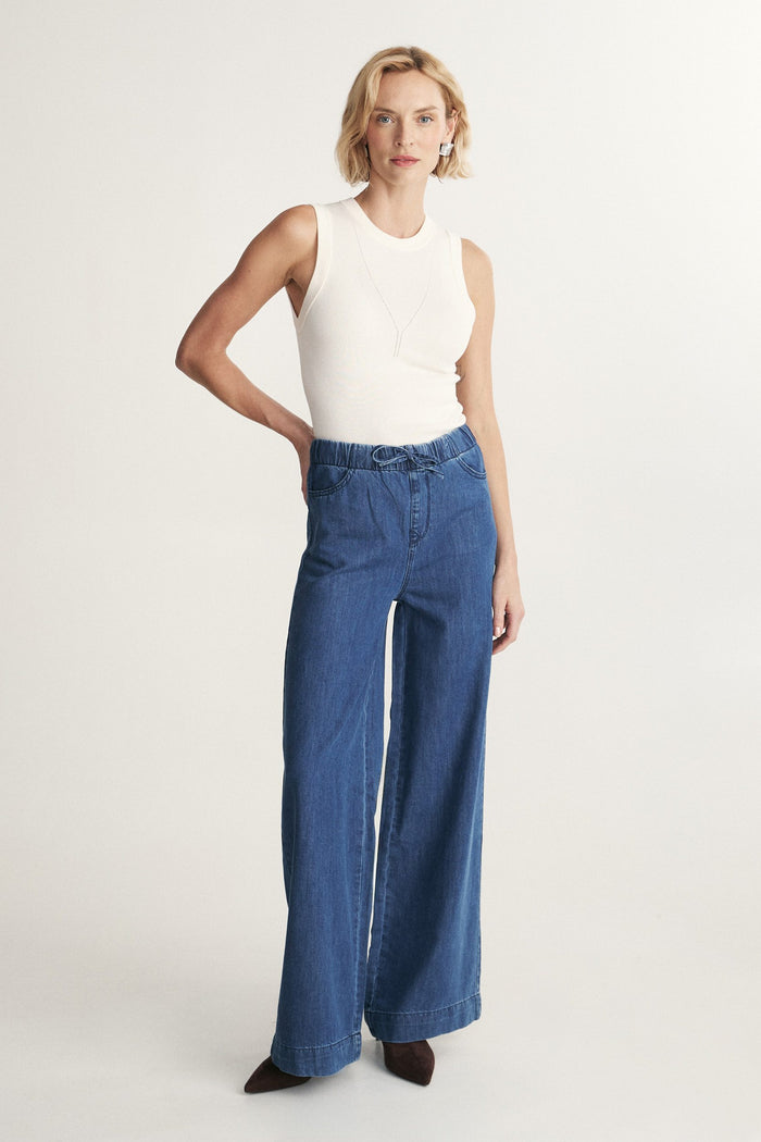 Fluid jeans with elastic waistband