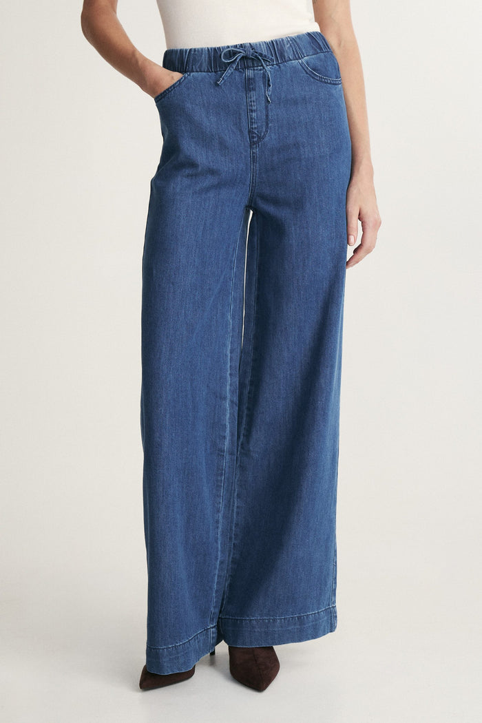 Fluid jeans with elastic waistband