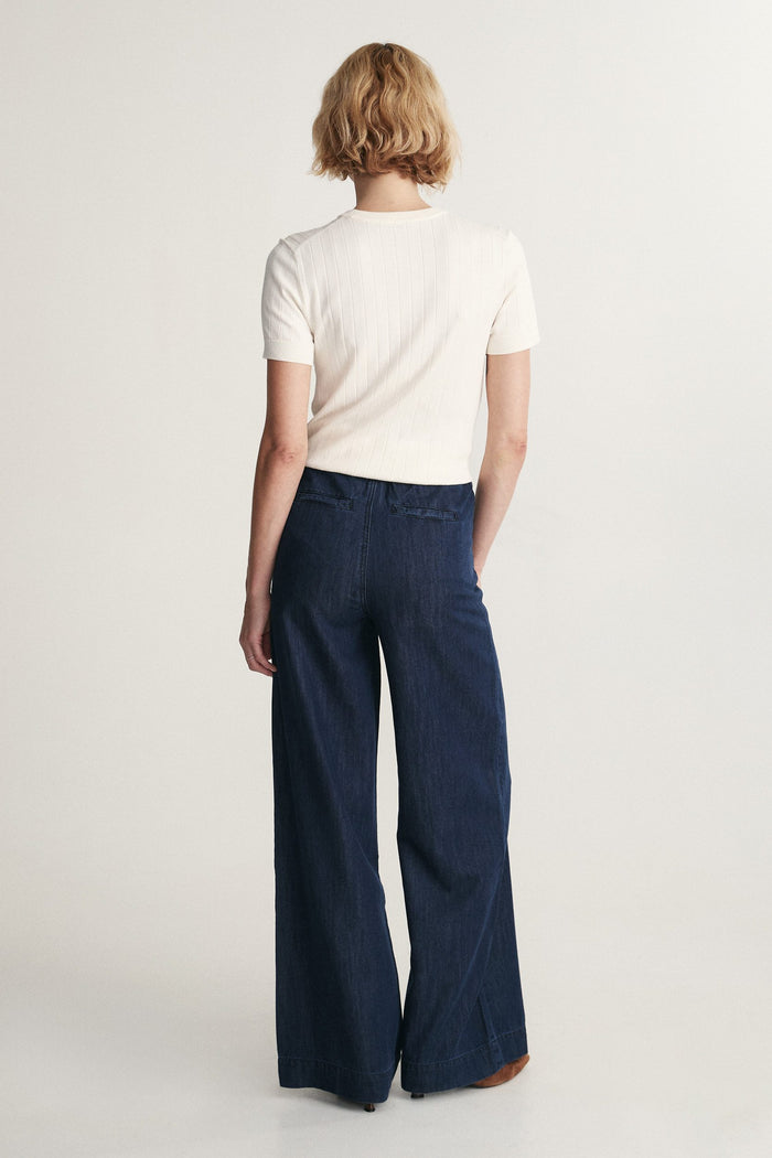 Fluid jeans with elastic waistband