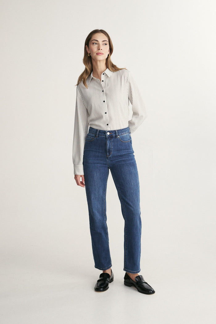 High rise 90's straight leg fit jean