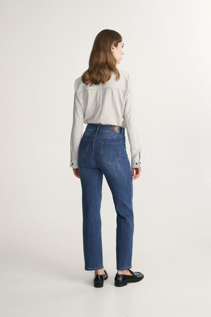High rise 90's straight leg fit jean