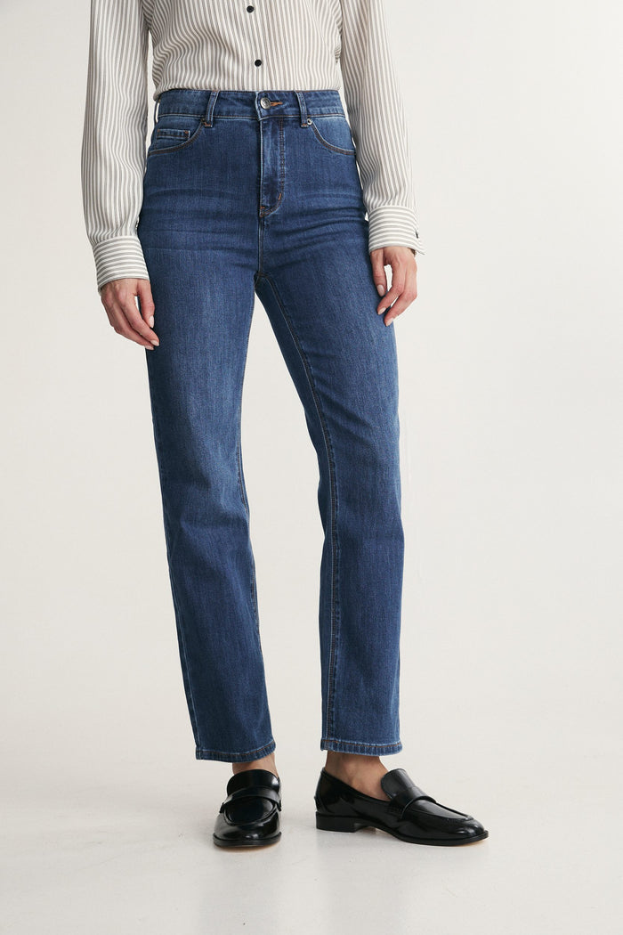 High rise 90's straight leg fit jean