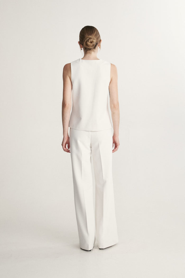 High V neck sleeveless blouse
