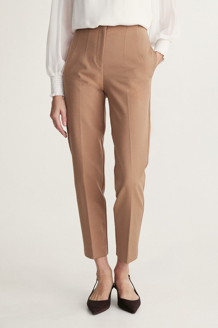 High waist pant with darts