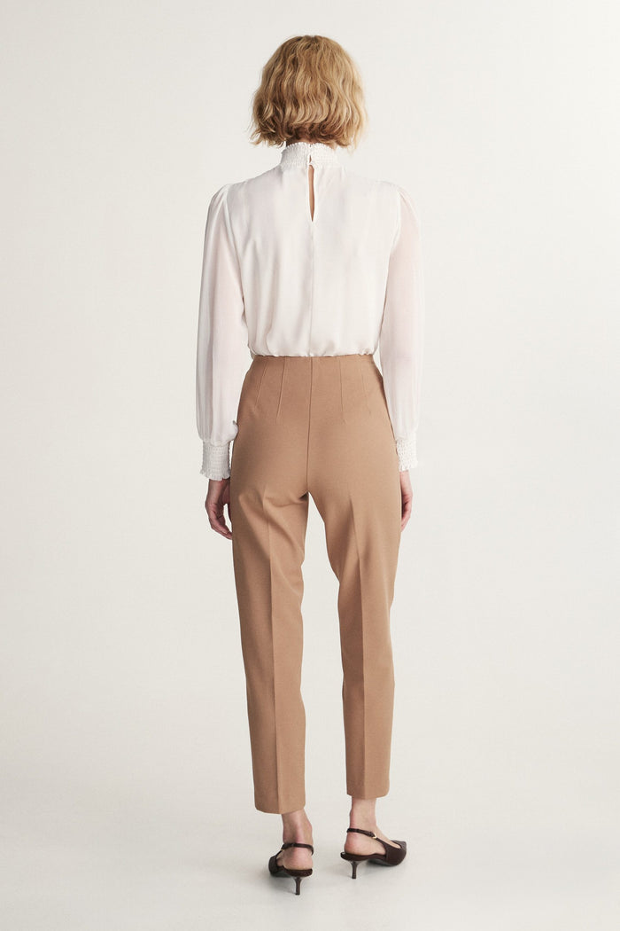 High waist pant with darts