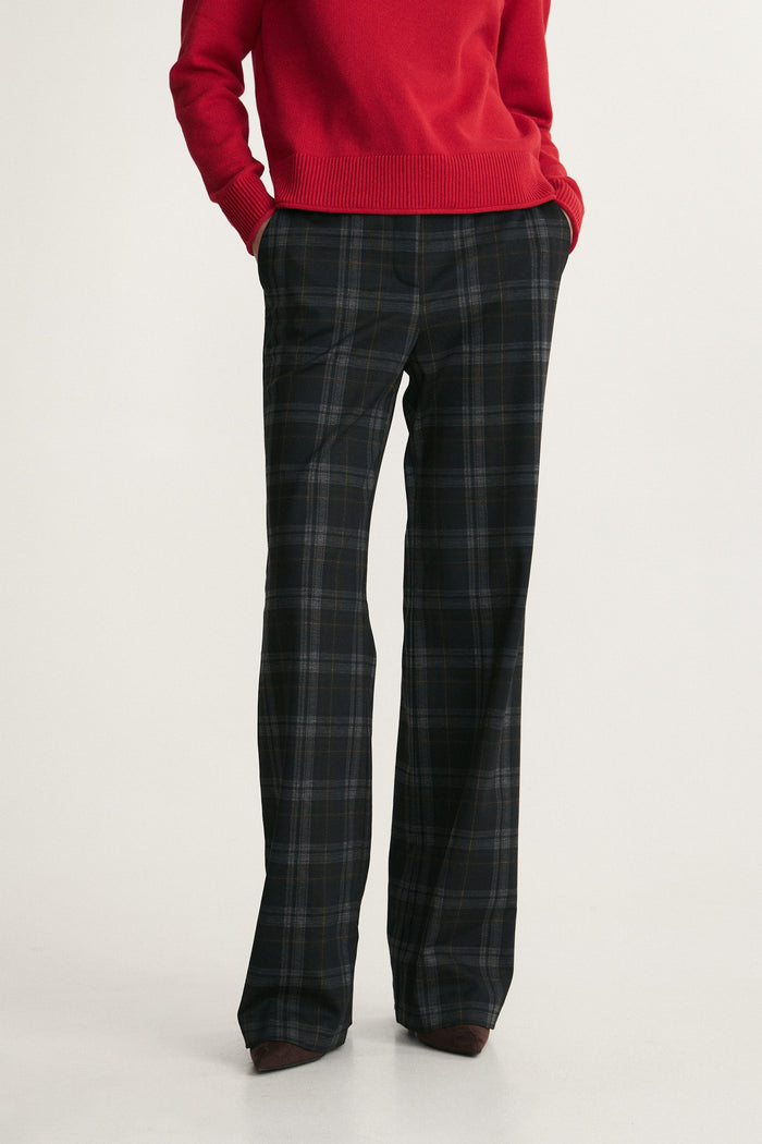 Modern pant with plaid