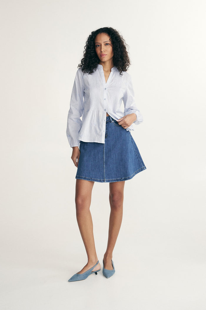 Puffy sleeve shirt with embrodery