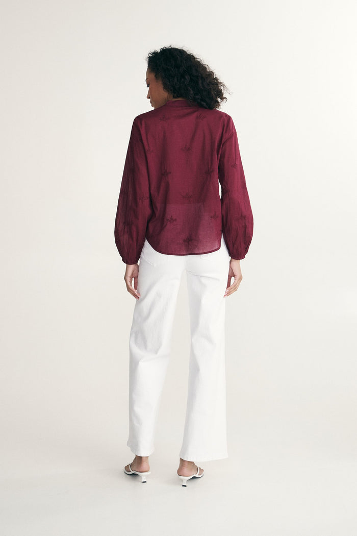 Puffy sleeve shirt with embrodery