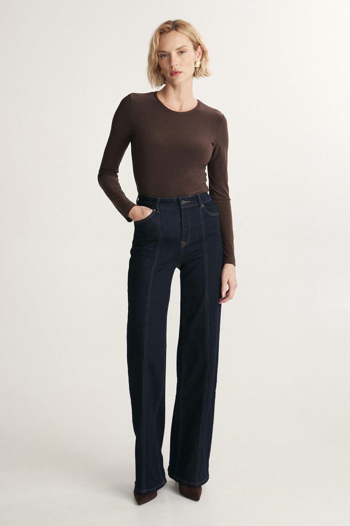 Round neck long sleeve slim fit shirt
