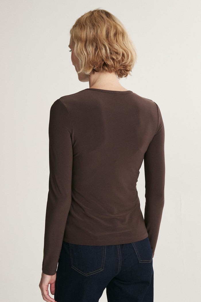 Round neck long sleeve slim fit shirt