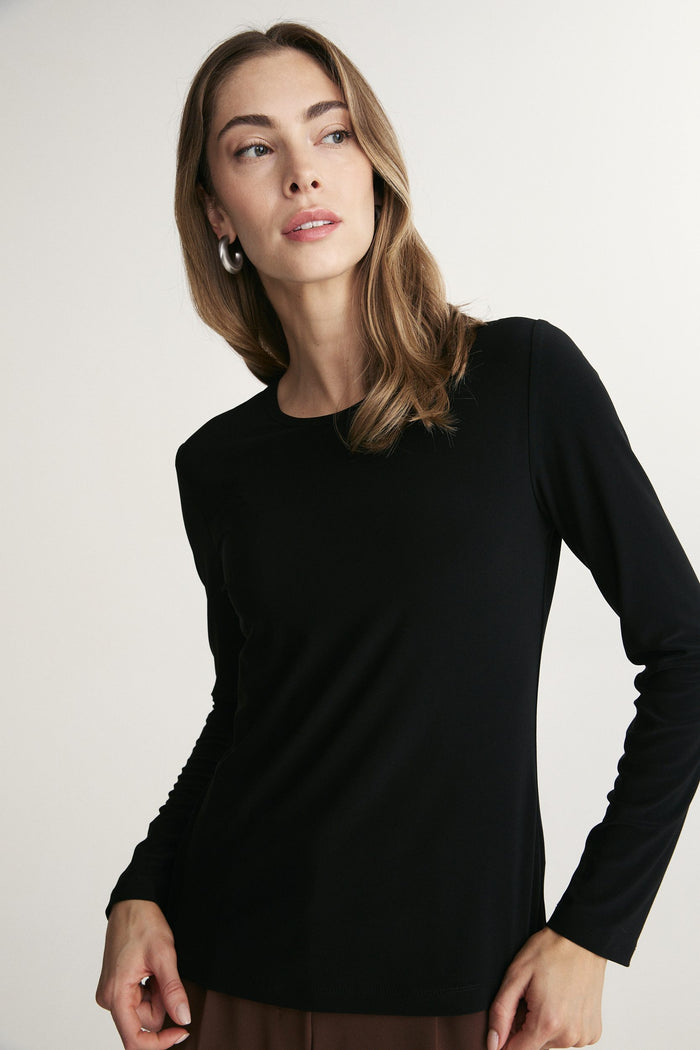 Round neck long sleeve slim fit shirt