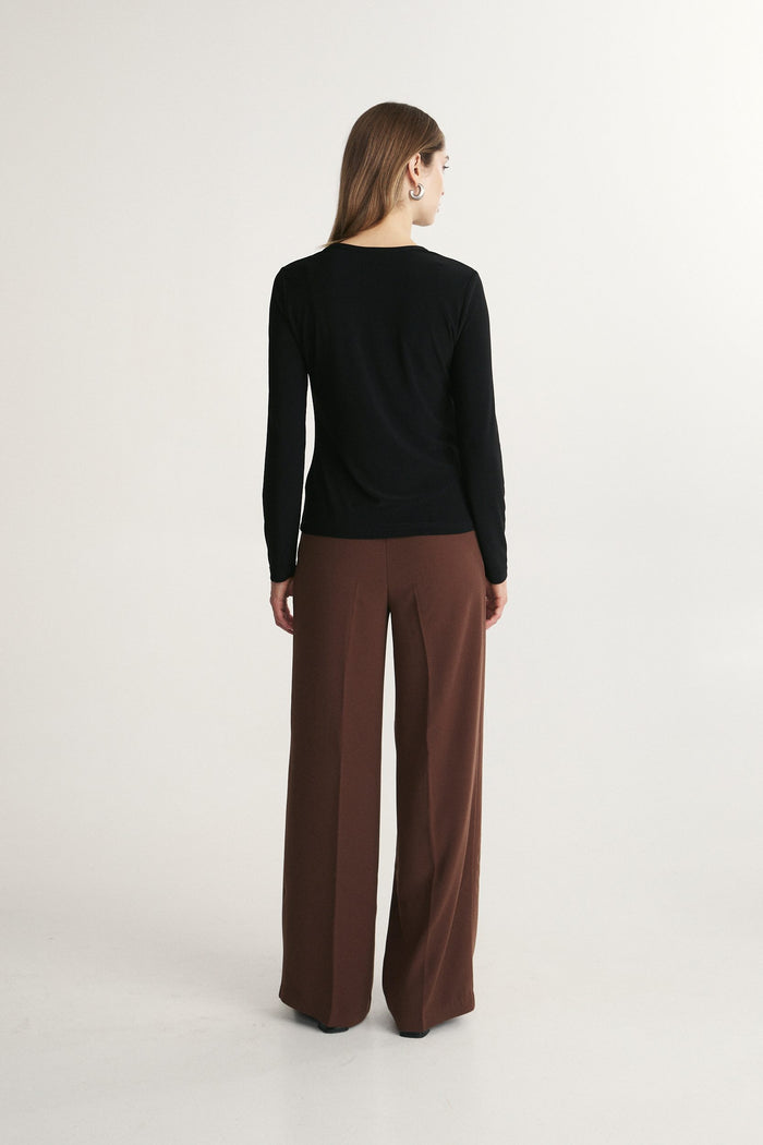 Round neck long sleeve slim fit shirt