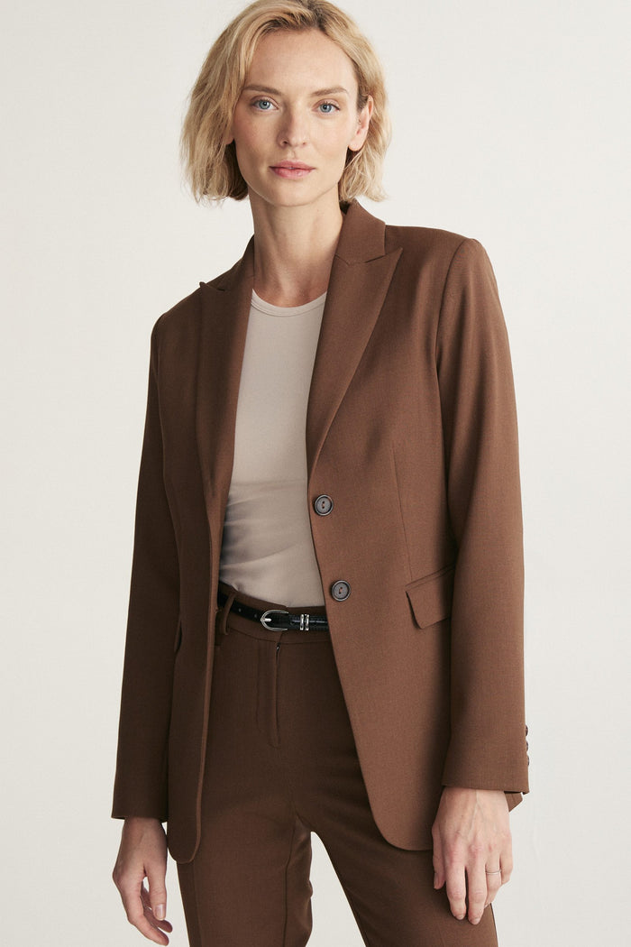 Semi-fitted 2 buttons basic blazer