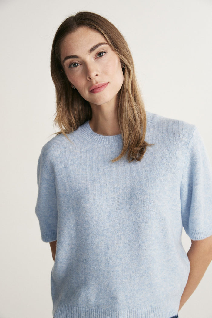 Short sleeves sweater