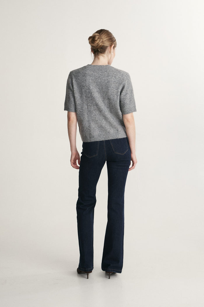 Short sleeves sweater