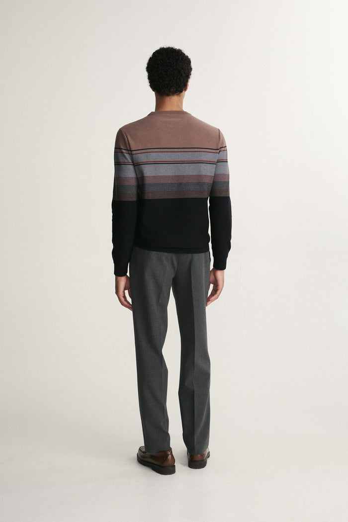 Side pockets Relaxed pant