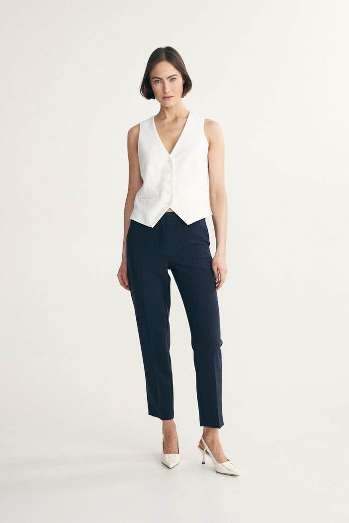 Sleeveless vest with ribbon