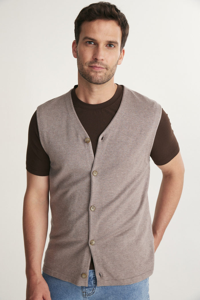 Solid color sleeveless vest