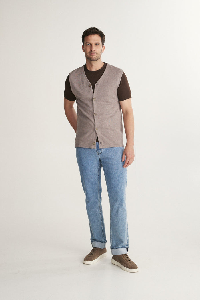 Solid color sleeveless vest