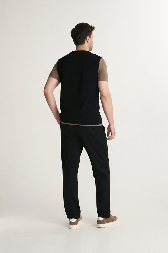 Solid color sleeveless vest