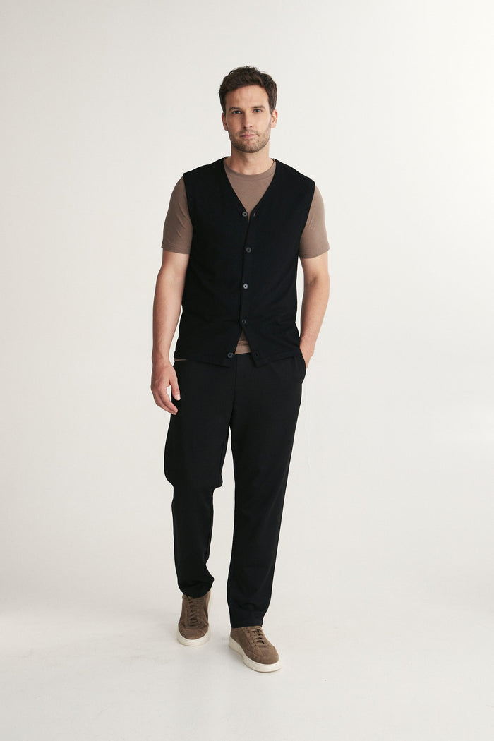 Solid color sleeveless vest
