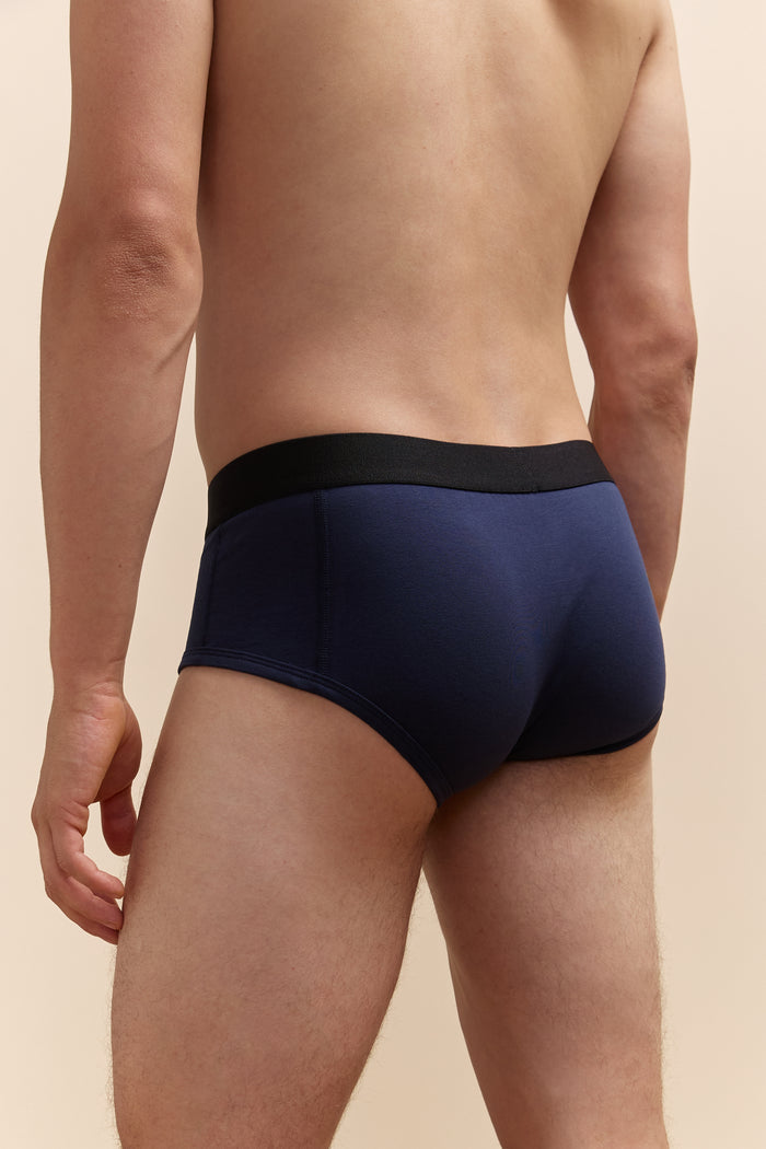 Solid colour brief