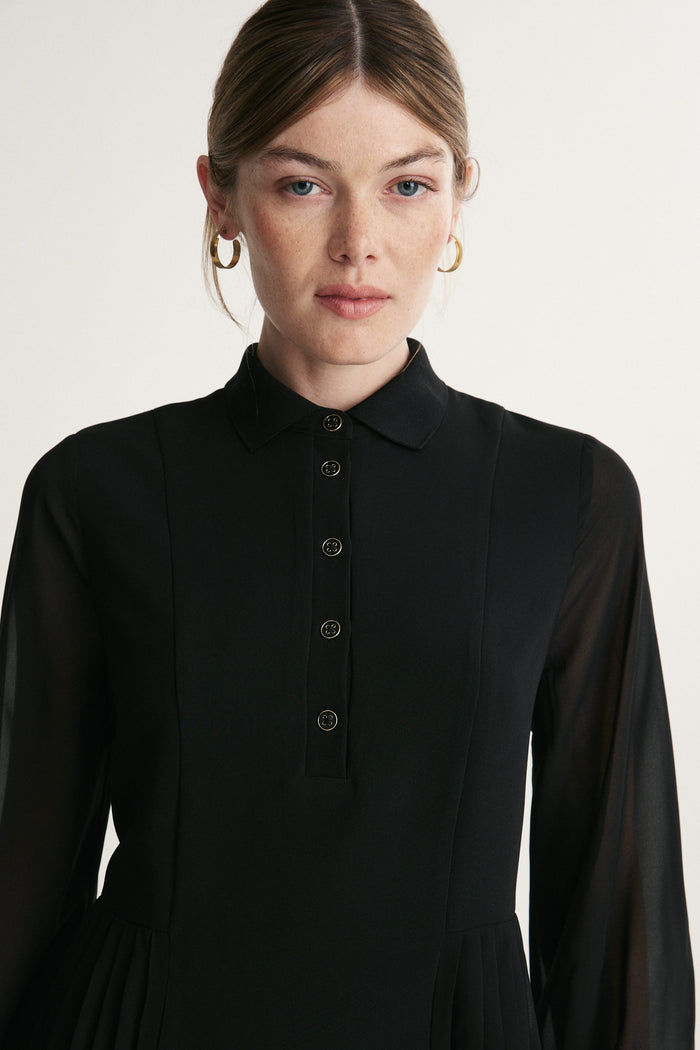 Straight dress with pleats