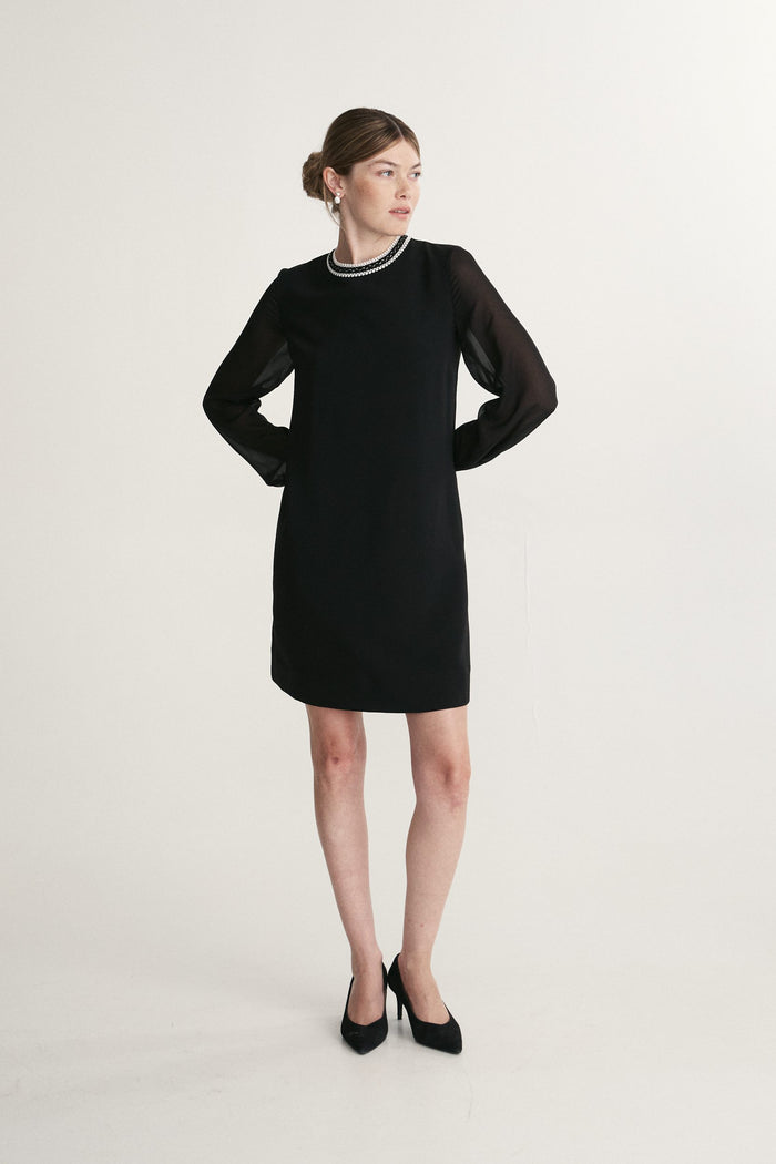 Straight dress with voile sleeves