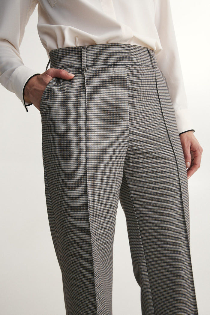 Stretch pant with elastic waist