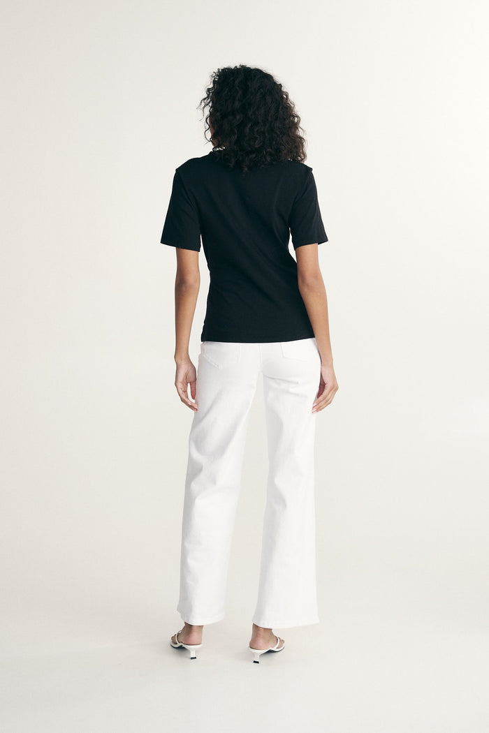 t-shirt with tie