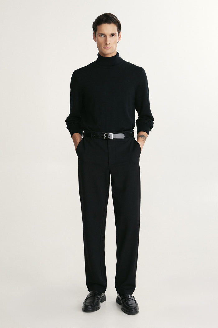 Urban pant with hidden elastic