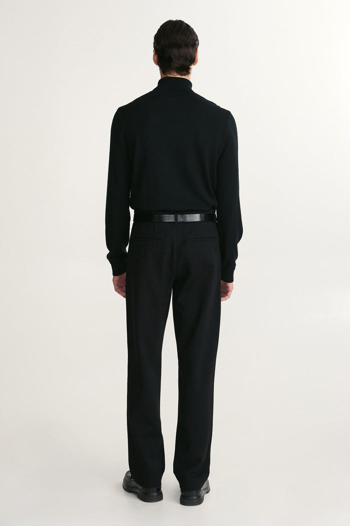 Urban pant with hidden elastic
