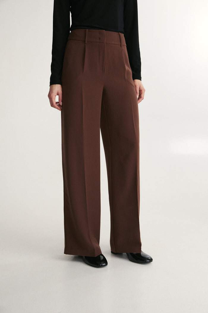 Wide leg fluid pant with pleats