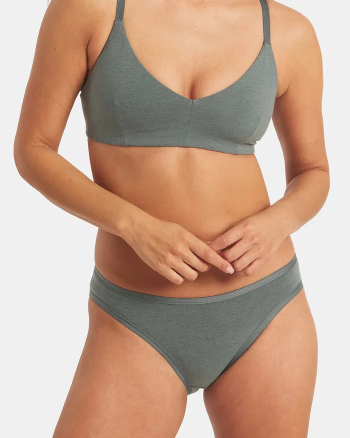 Jess is 5’7”, hips 35”, waist 26”, chest 32A and wearing a size XS.