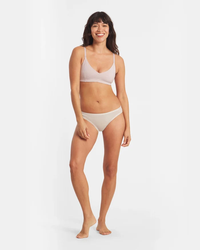 Jess is 5’7”, hips 35”, waist 26”, chest 32A and wearing a size XS.