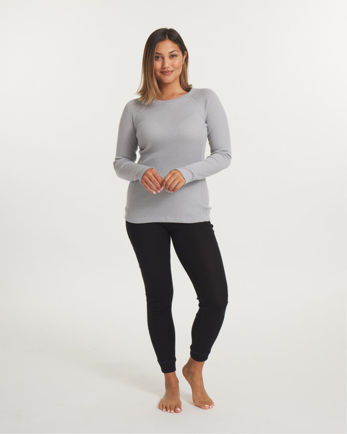 Front view of Women’s Thermal Crew alpaca baselayer in silver showing slim fit, raglan sleeves, thumbholes
